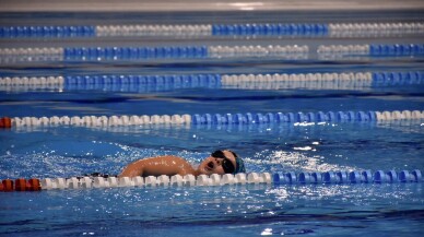Yüzme antrenörü özel gereksinimli çocuk ve gençler için mücadele ediyor