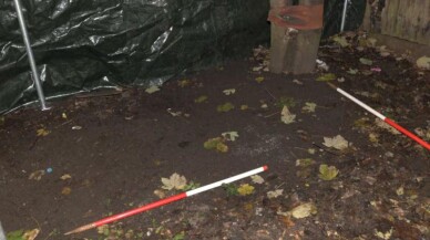 İngiltere'de vegan diyet cinayeti: Ölen bebeklerini bahçeye gömdüler