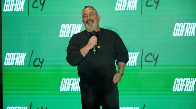 Cem Yılmaz Gofrik’in yeni reklam kampanyasının yüzü oldu! Komedyen Cem Yılmaz kimdir?