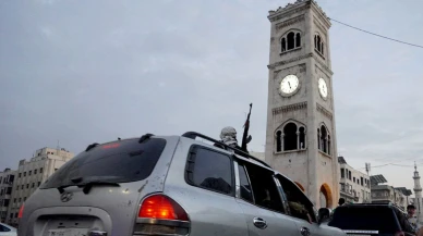 Rejim karşıtı silahlı gruplar Humus kent merkezinin iç kesimlerine ulaştı