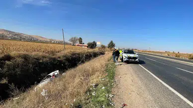 Şanlıurfa'da sulama kanalına devrilen otomobildeki 5 kişi yaralandı