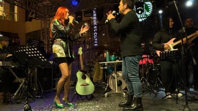 Bora Öztoprak ve Güliz Ayla'dan erken yılbaşı kutlaması