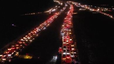 Suriyeliler akın akın Şam'a gidiyor! İşte yollarda oluşan uzun araç kuyrukları