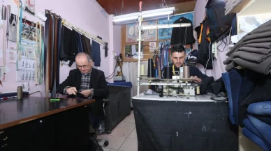 Meslektaş baba oğul 18 yıldır aynı terzi dükkanında mesai yapıyor