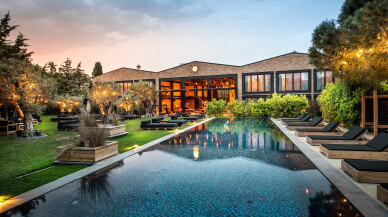 The Stay Warehouse’da Yeni Yıl: Avangart Tabldot ile Sınırsız Enerji ve 90’lar Coşkusu