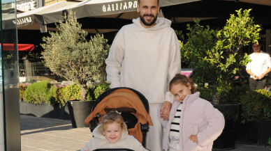 Ümit Erdim yine kızlarıyla alışverişte