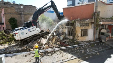 Akdeniz Belediyesi’nden metruk yapılara karşı kararlı adım