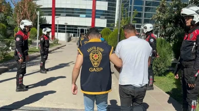 Duruşma günü gerilim: Cinayet kurbanının yakınları silahla suçüstü yakalandı!