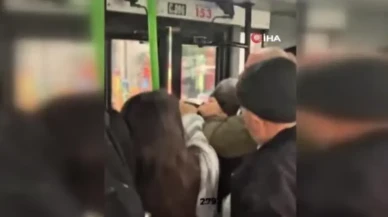 İstanbul’da otobüste bastonlu saldırı: Kavga anı cep telefonuna yansıdı!