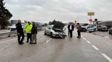 Balıkesir’de polis aracı otomobille çarpıştı: 3 yaralı