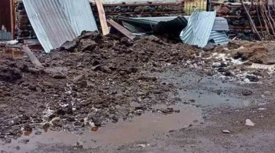 Kuvvetli rüzgar Bingöl’ü vurdu: Evler, ahırlar, ağaçlar… Her yerde hasar!