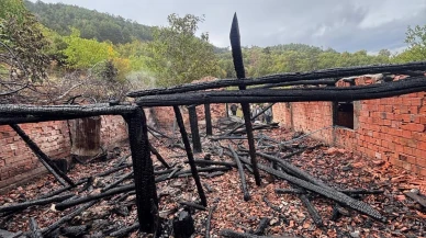 Yanan ahırdaki 30 küçükbaş hayvan telef oldu