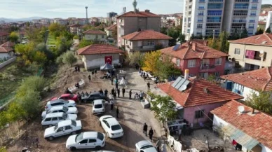 Hacca gidemeyen yaşlı çift birikimleriyle gençlerin düğün hayalini gerçeğe dönüştürdü