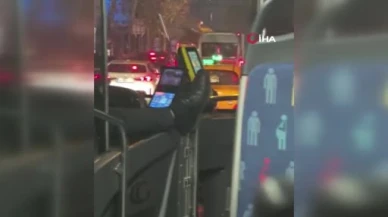 Otobüs şoföründeki akılalmaz rahatlık! Tehlikeli anlar kamerada