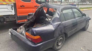 Kaygan yol, ani hamle, büyük kaza: Ataşehir’de takla atan araç kamerada!