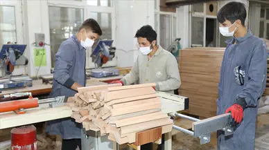 Meslek lisesi öğrencilerinden şehri dönüştüren üretim hamlesi