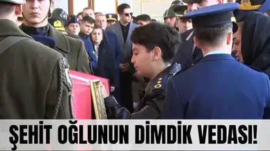 Şehit oğlunun dimdik vedası! Bu fotoğraf her şeyi anlatıyor...