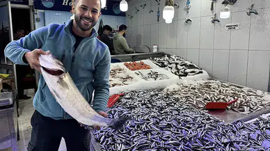 Trabzon’da balık tezgâhları canlandı: Hamside beklenmedik yoğunluk!