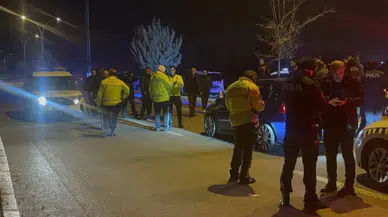 Polis araçlarına çarpan alkollü sürücü trafiği birbirine kattı!