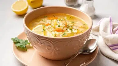 Grip mevsimine karşı doğal kalkan: Şifa veren sebzeli tavuk suyu çorbası