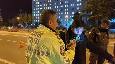 Alkollü çıktı ama derdi başkaydı: Fotoğrafını beğenmedi!