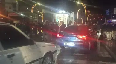 Yolun karşısına geçmek isterken ölümle burun buruna geldi: Motosiklet yayaya çarptı!