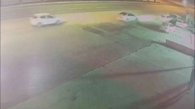 Bir araca değil, iki araca değil... O anlar güvenlik kamerasında!