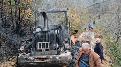 Alevler iş makinesini sardı! O anlar cep telefonu kamerasına yansıdı