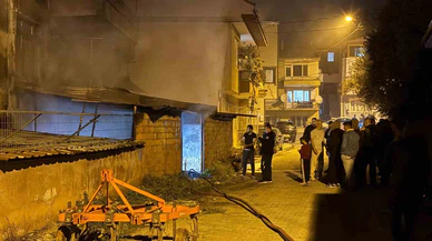 İznik’te akşam saatlerinde panik: Ardiye alev alev yandı!