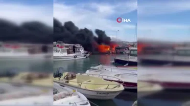 Tekneler peş peşe tutuştu... Alevlerin yükseldiği o anlar kamerada!