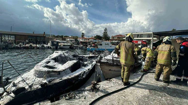 Çeşme’de korku dolu anlar: Tekneler art arda alev aldı!