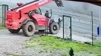 Dev iş makinesini saniyeler içinde götürdü! Hırsızlık anı güvenlik kamerasına yansıdı