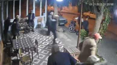 Depreme kahvehanede yakalanan vatandaşların panik hali kamerada