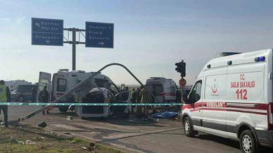 Trafik kazası değil katliam! Yürek yakan görüntüler kamerada...