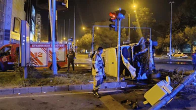 Kavşakta korkunç kaza... Minibüs fren tanımadı!