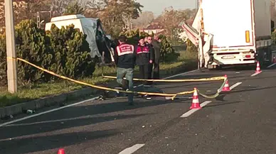 Minibüs tıra saplandı: Samsun'da feci kaza!