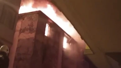 Korku filmi gibi gece! Alevlerin geceyi aydınlattığı anlar kamerada...