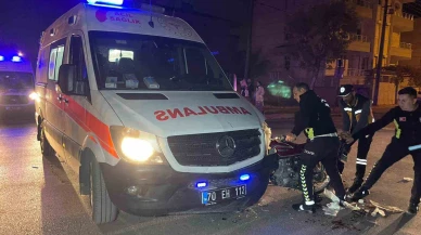 Hastaneye yaralı taşıyan ambulans motosikletle çarpıştı: 1 yaralı
