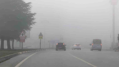 İnegöl’de göz gözü görmedi: Yoğun sis hayatı felç etti!