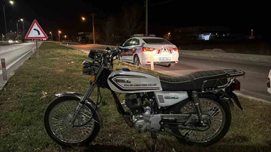 Bolvadin’de korkutan motosiklet kazası: Kontrolden çıkıp devrildi!