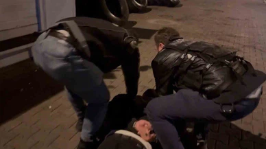 Emniyet kapıyı çaldı... Uyuşturucu turu yarım kaldı!