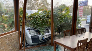 Kocaeli’de kontrolden çıkan otomobil dehşet saçtı: 1 ölü, 3 yaralı