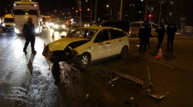 Malatya’da iki aracın çarpıştığı kazada ortalık savaş alanına döndü: 3 yaralı