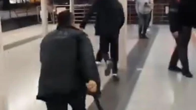 Metroda gerginlik tırmandı! Vatandaşların araya girdiği kavga kamerada