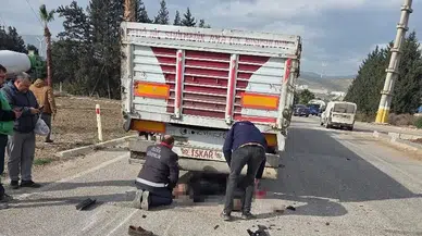 Tırla motosiklet çarpıştı, kavşak savaş alanına döndü!