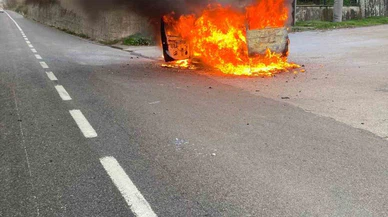 Bir kıvılcım, bir anda alev topu: İnegöl’de otomobil böyle yandı!