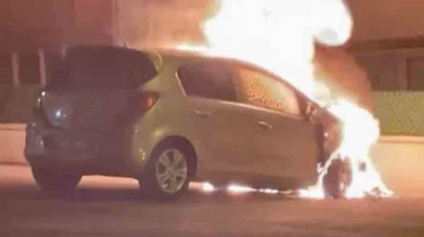 Park halindeki otomobil cayır cayır yandı: Savrulan külleri kaldı!