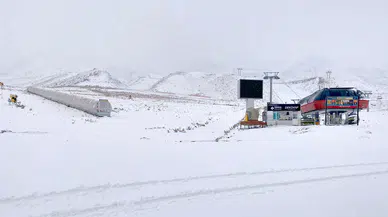 Zirvede bembeyaz sabah...Erciyes’te kar etkili oldu!