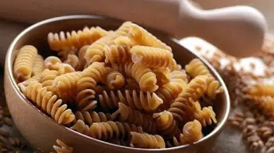 Mersin makarna fabrikasında zehirlenme şüphesi: İşçiler hastaneye kaldırıldı!