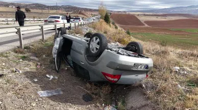 Bariyerleri aşıp boşluğa sürüklendi… Şarampolde son bulan kaza!